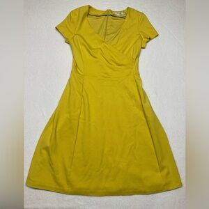 Boden Short Sleeve Fitted Knit‎ Wrap Dress Yellow V Neck Sz 6 Fit & Flare